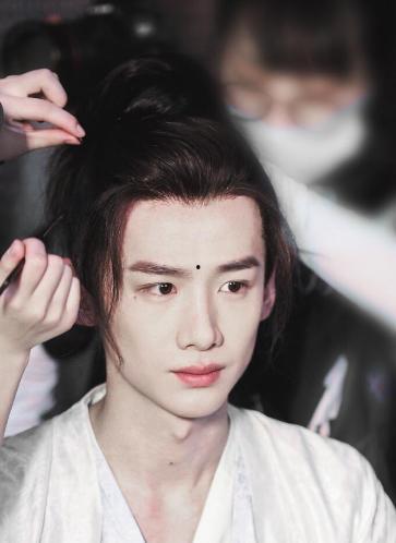 娱乐圈爆料白敬亭,娱乐圈新恋情疑云再起