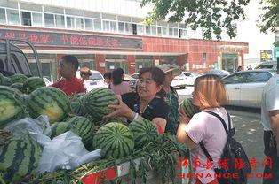 泗阳网红街吃瓜群众,吃瓜群众的热闹现场